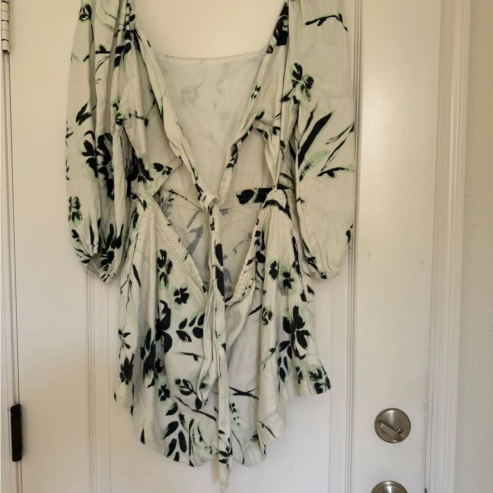 Tanya Taylor
ADD TO HEARTS
Stevie Romper - Picture 6 of 12